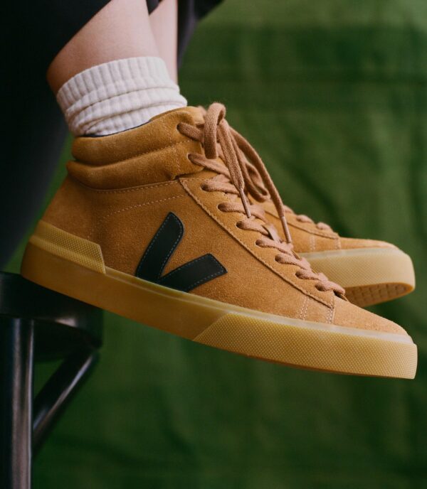 veja-minotaur-suede-camel