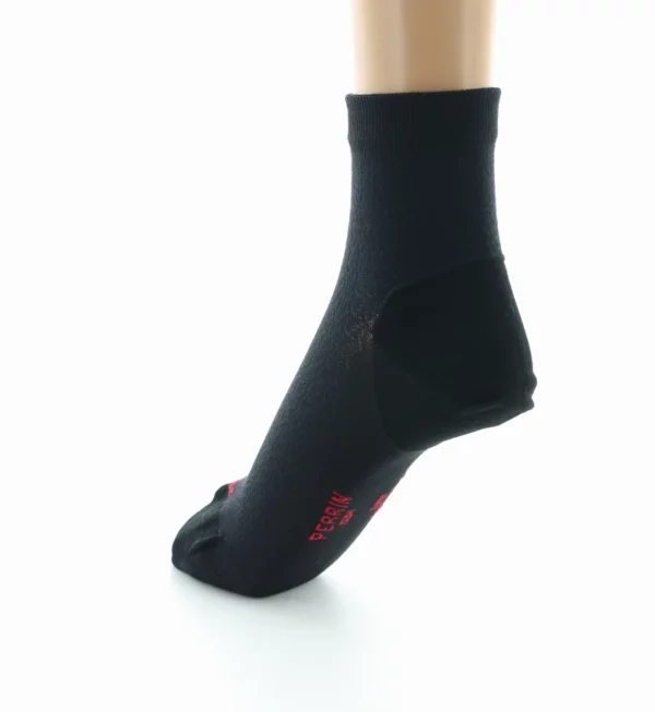 perrin-socquettes-femme-en-soie-naturelle-noir