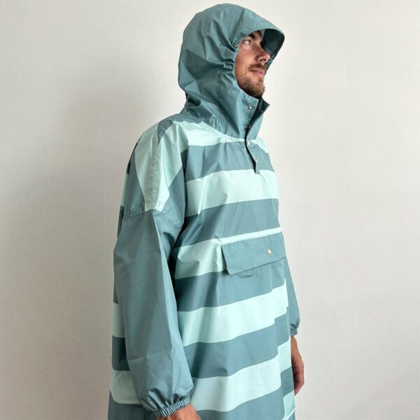 POULE PARTY - Ponchos adulte - Green stripes – Image 2
