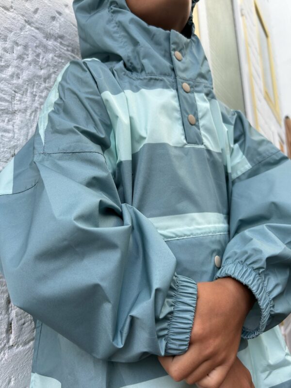 poule-party-ponchos-adulte-green-stripes