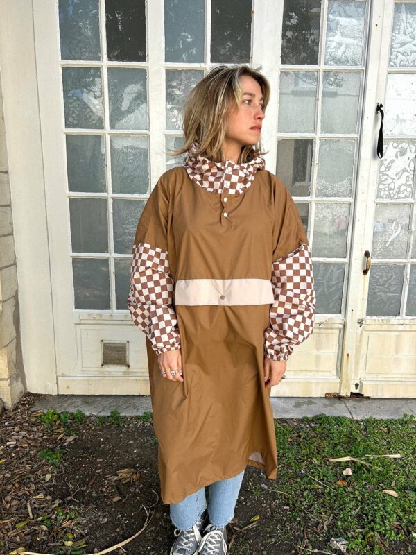 poule-party-ponchos-adulte-damiers