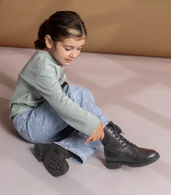 ace-9976-mila-noir