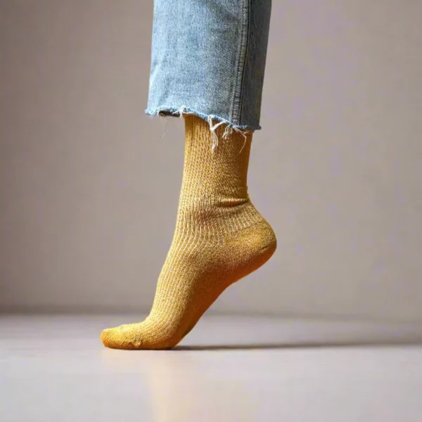 KLUE - Chaussettes à paillettes - Moutarde – Image 2