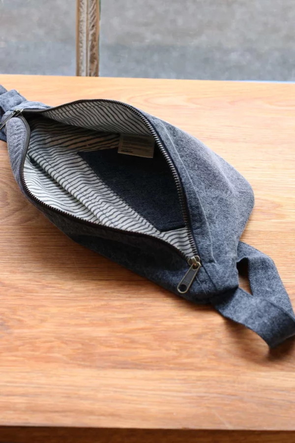 HINDBAG - Sac banane Sasha - Denim Gris – Image 2