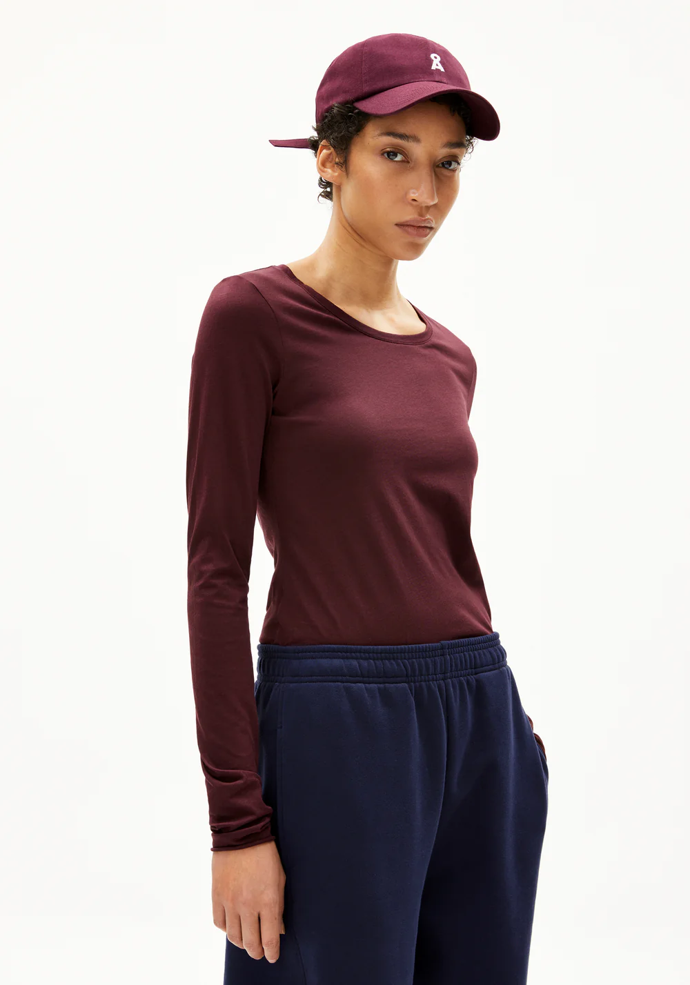 armed-einiaara-dark-cranberry