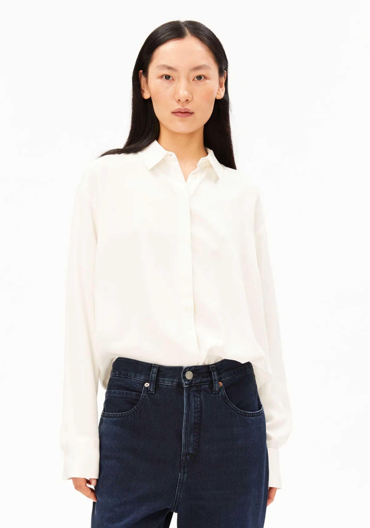 armed-larisaana-off-white