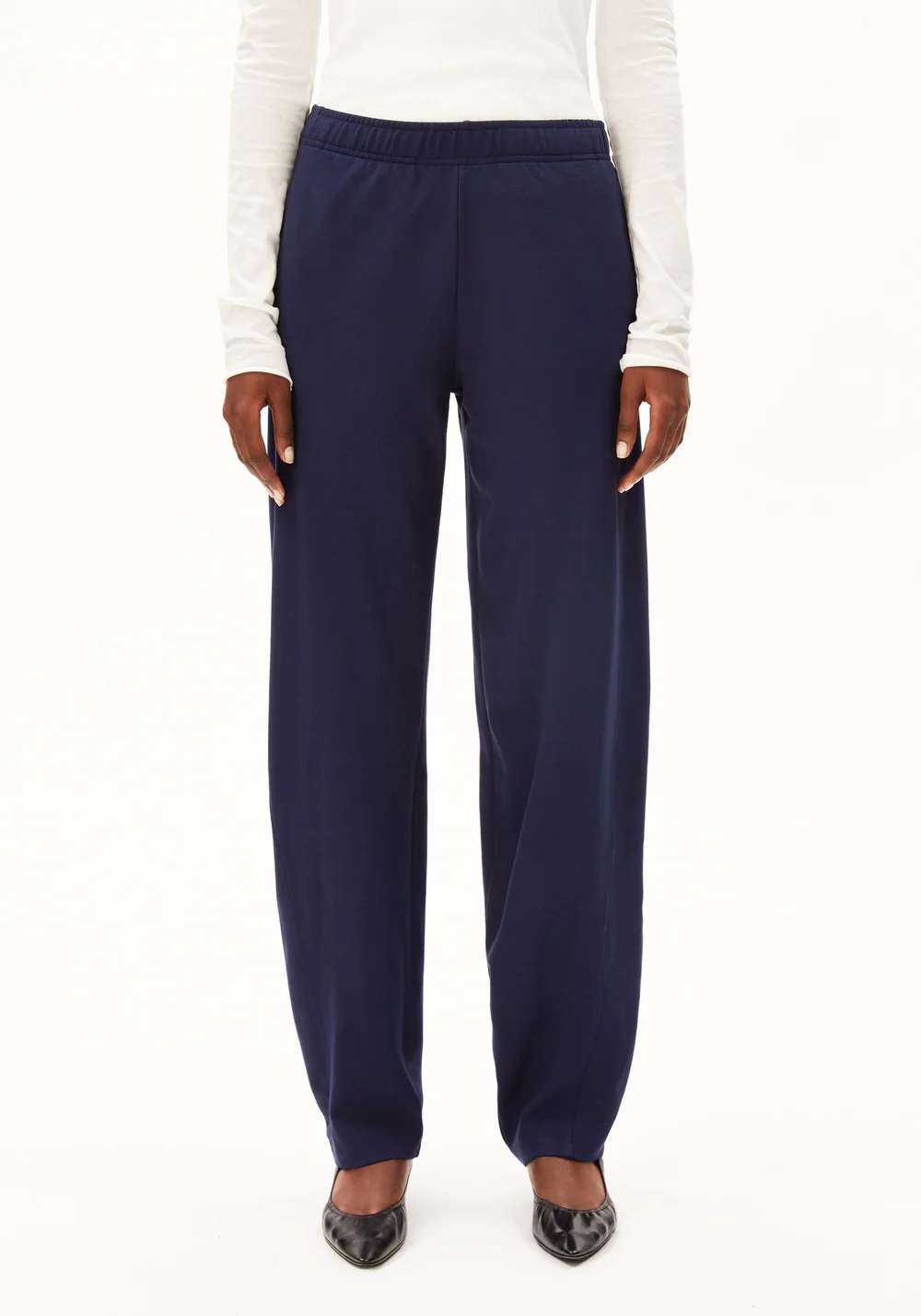 ARMEDANGELS - Pantalon Basic Barrel - Tinted Navy – Image 2